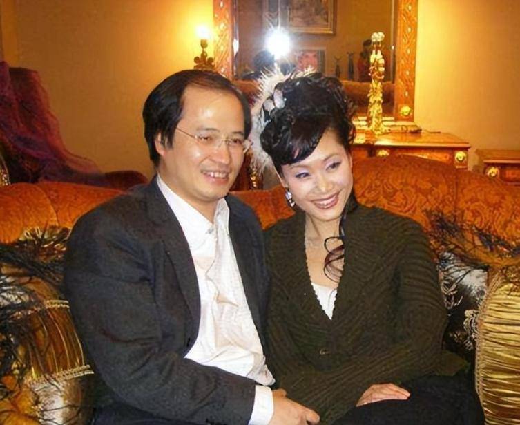 于文华13年传闻真相:感情问题、与朱之文的关系、无子女?