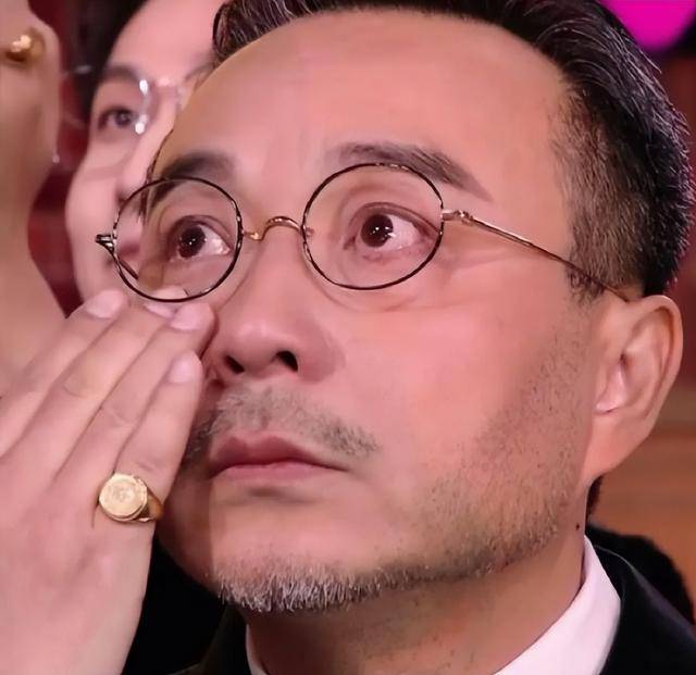 汪涵晚节不保?紧急切割仍被批,家属遭导演骗拍内幕