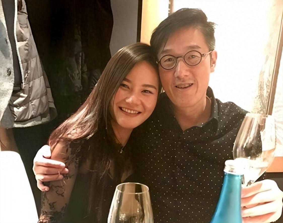 67岁港商婚外情9年，网红5年4胎原配不知