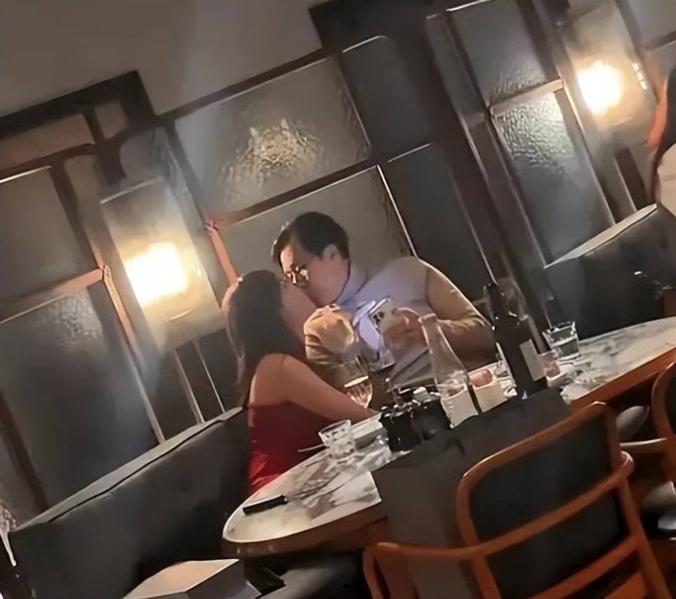 67岁港商婚外情9年,网红5年4胎原配不知