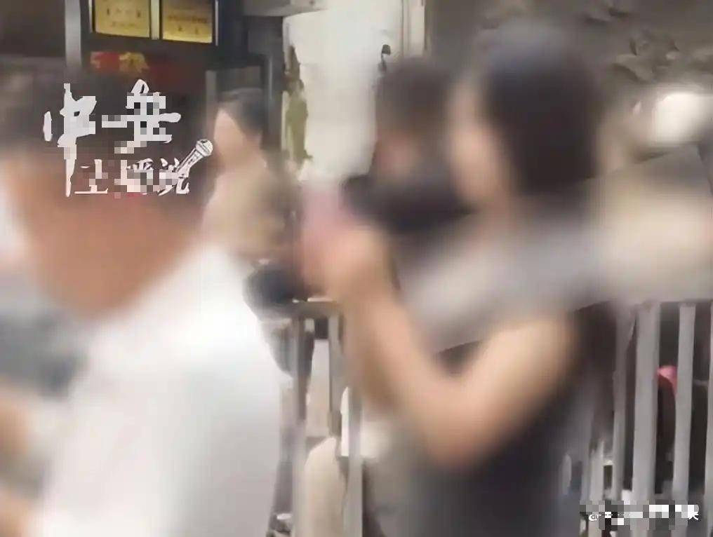 湖南两女铁笼游街后续:相关人员被处理