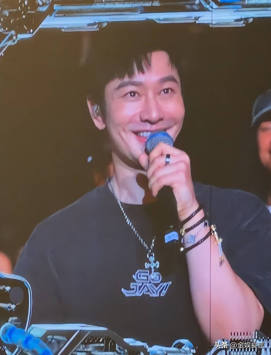 黄晓明双标夸昆凌翻车,网友心疼杨颖