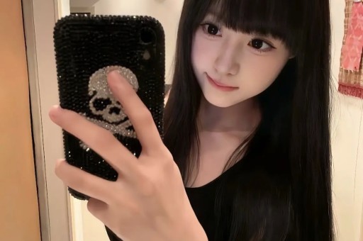 原创歌手动态:张子薇初舞台与丁香花维权
