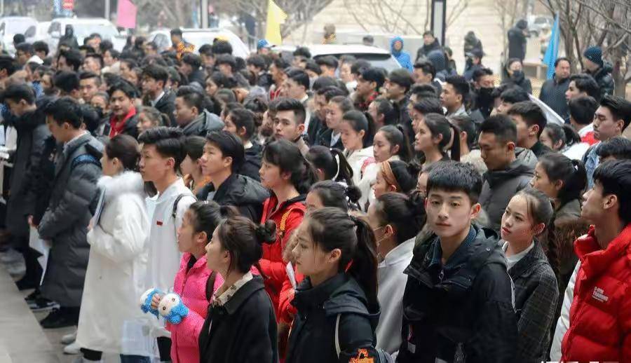 黄磊团队被指抄袭不回应,网友怒撕假面