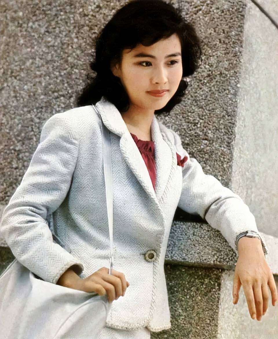 四位女星失败婚姻内幕:感情波折与遗憾终了
