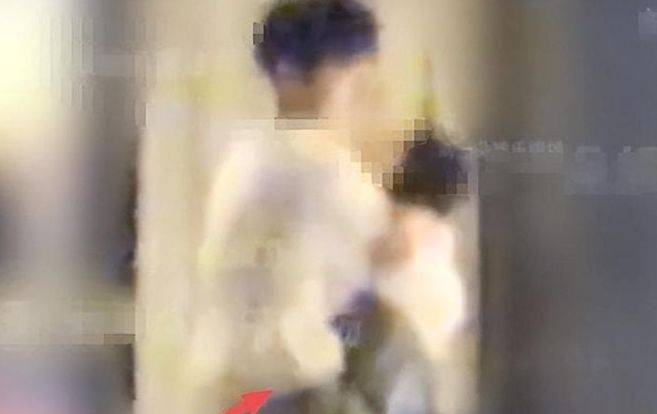 娱乐圈再曝不拉窗帘名场面,生理反应明显