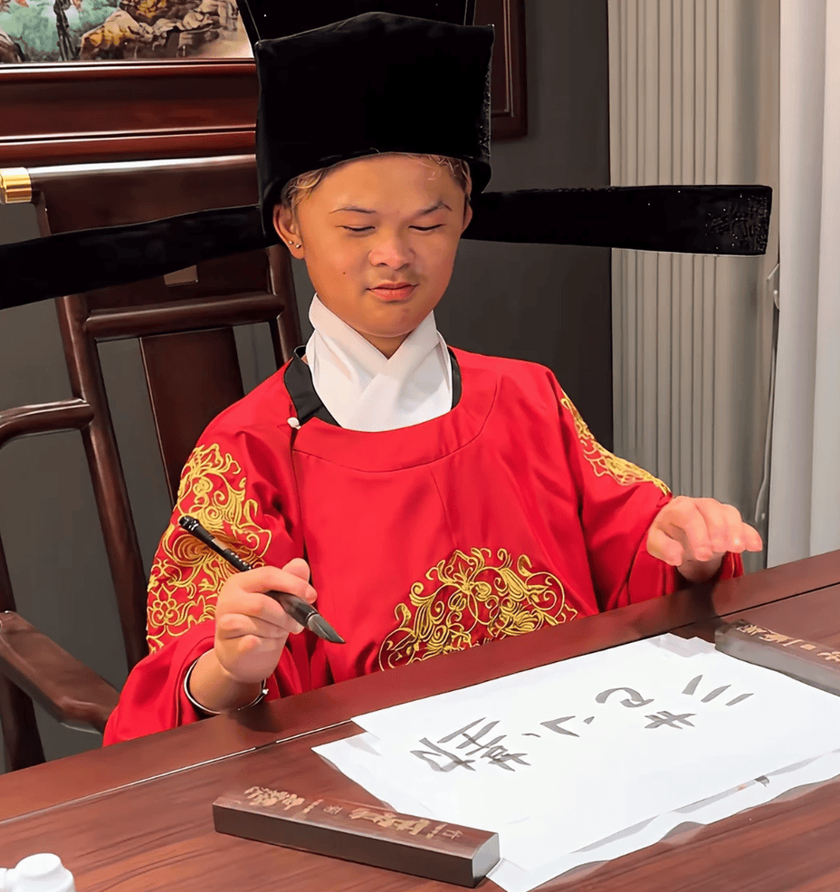 某网红18岁当爸引热议:人为策划还是真情?